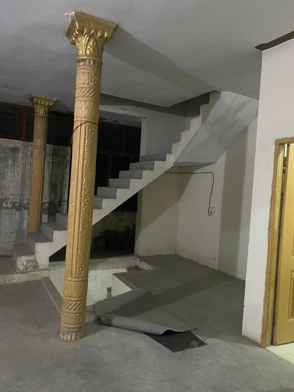 5 Bedroom House For Sale in Sarai Alamgir