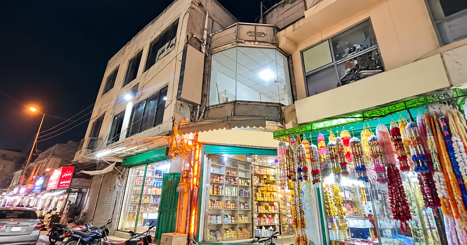 200 Square Feet Shop For Rent in Sarai Alamgir